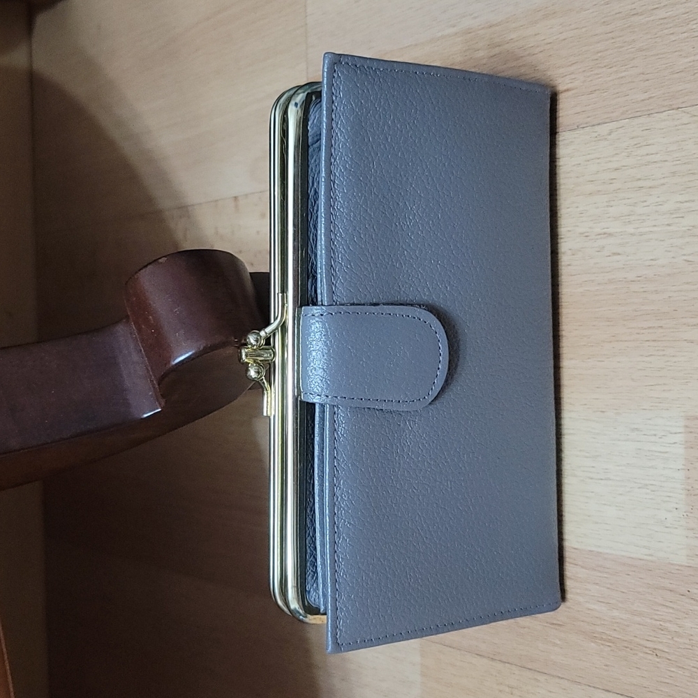 Ambassador Design Double Kisslock Leather Wallet